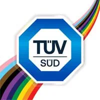 Das TÜV SÜD-Logo im blauen Achteck auf einem Regenbogen, der als Symbol für die LGBTIQ+-Community steht.