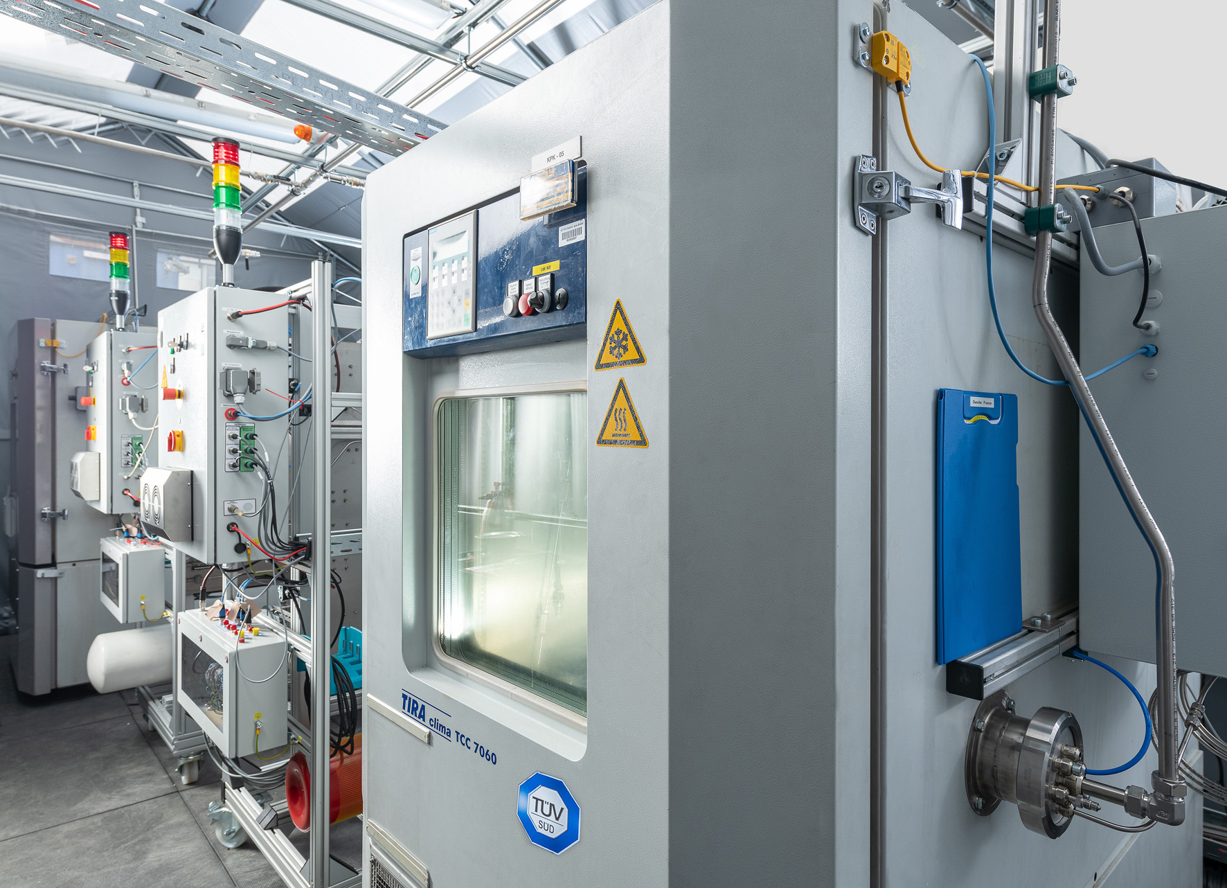 TÜV SÜD, Wasserstofflabor Garching, Druckzyklierer mit Temperaturkammer