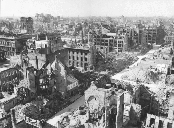 1943-im-bombenhagel-ts