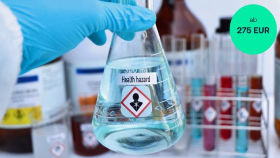 Reagenzglas mit Aufkleber "Achtung Gefahr" CLP Prüfung