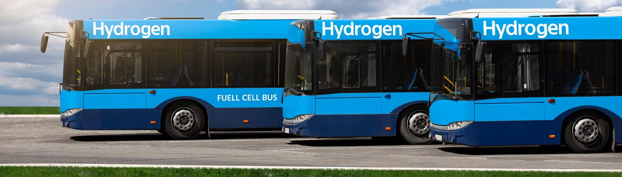 Hydrogen Vehicles: Three hydrogen powered buses. The future of mobility?