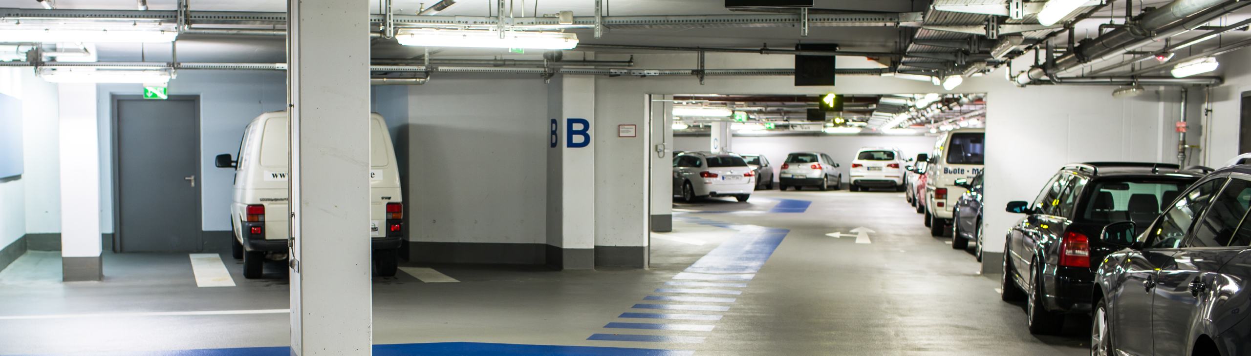 Garaje o aparcamiento con riesgos eléctricos
