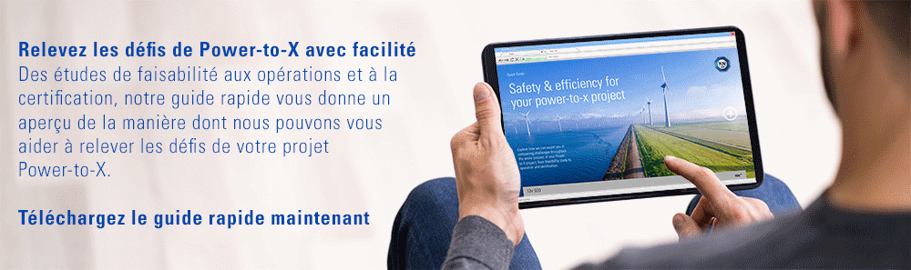 Personne tenant une tablette affichant un guide sur la sécurité et l'efficacité pour les projets Power-to-X.