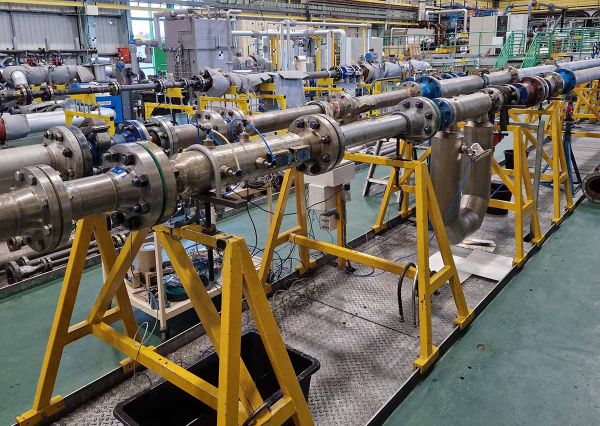 Intra-comparison Venturi tube and Coriolis meter fitted in series