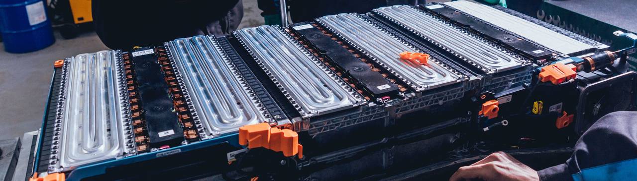 Electric Vehicle Testing - Lithium-Ion Batteries | TÜV SÜD