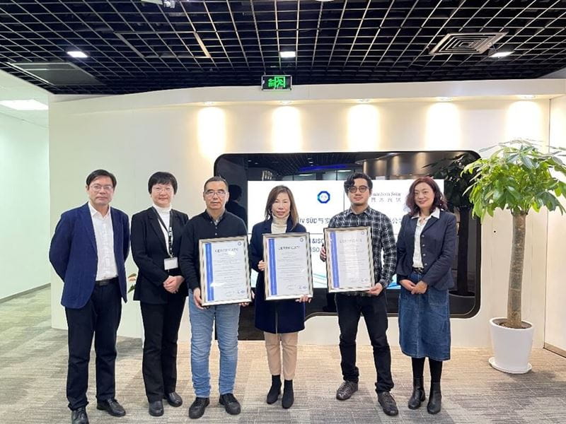 TÜV南德为元太光伏颁发多项整合管理体系证书双方合影