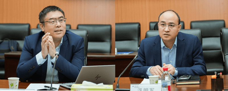 TÜV南德宋磊(左)和许继电气浮明军(右)为活动致辞