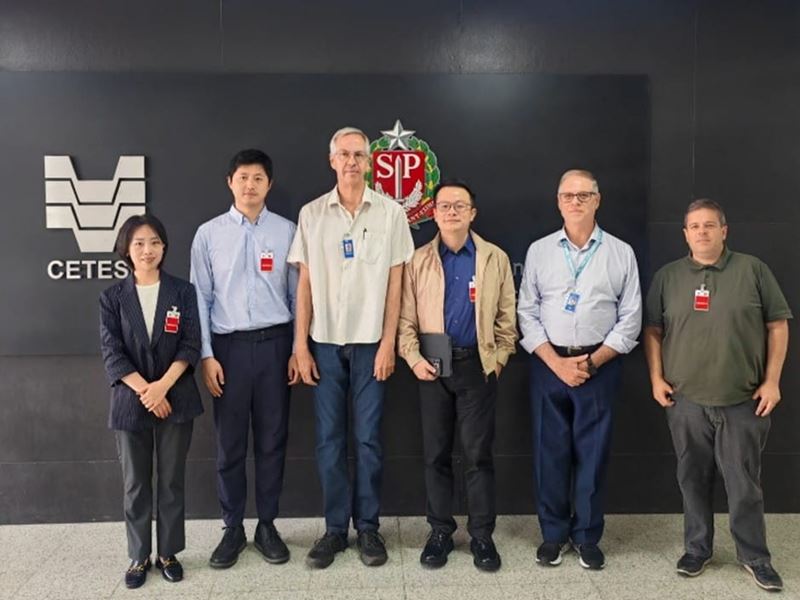 TÜV南德交通服务部团队与巴西圣保罗州环境公司(CETESB)代表合影