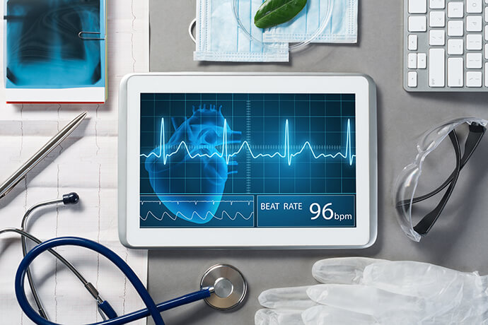 Tablet mit Herzstr&ouml;me zum Thema Safety Expert (Non-)Active Medical Devices