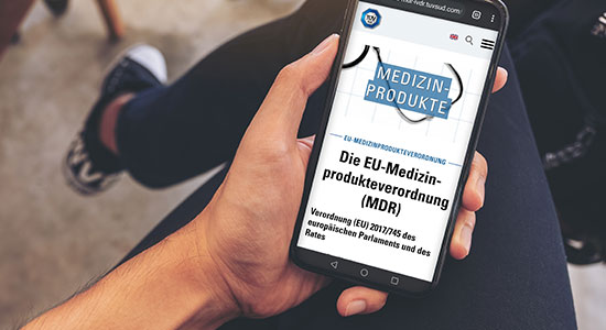 Smartphone mit MDR WebApp Gesetzestext