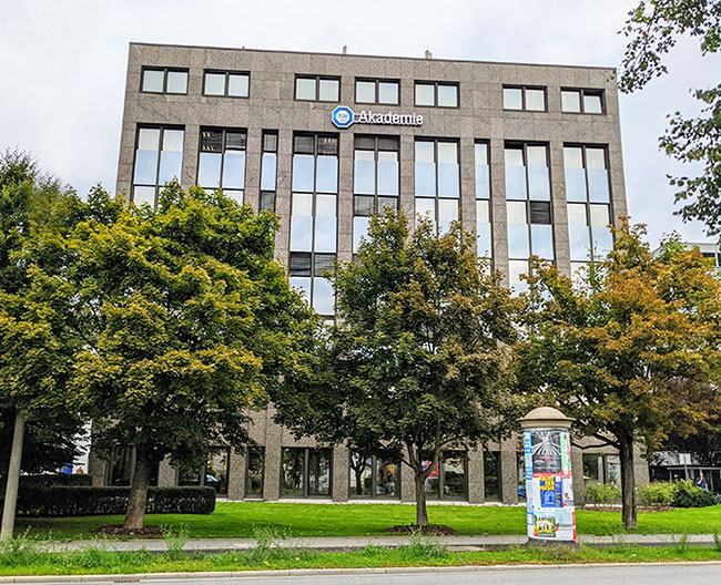 T&Uuml;V S&Uuml;D Akademie Regensburg Au&szlig;en