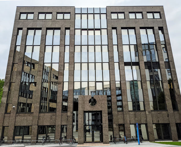 T&Uuml;V S&Uuml;D Akademie Regensburg Au&szlig;en