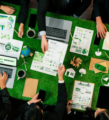 diverse persone fatte a cartoon che rappresentano la formazione 